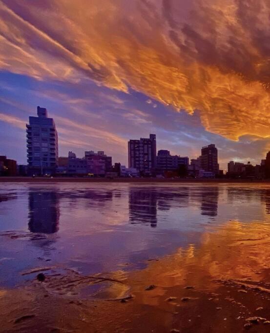 Pequena Casa De Troncos, Detras De Casa Principal No Trabajo Con Tarjeta De Credito Puerto Madryn Esterno foto